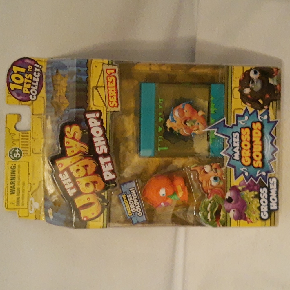 The Ugglys Pet Shop Series 1 Exclusive Gross Goldfish Collectible (Box Damage) - Picture 2 of 12
